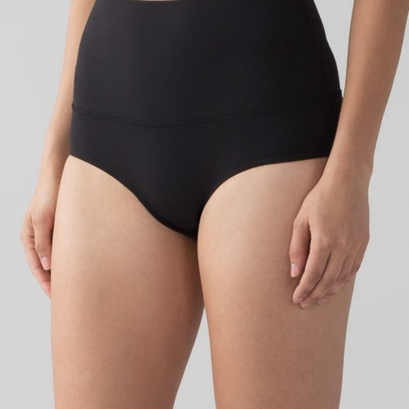 ISO: Lululemon Arise Short Size 4 - Picture 3 of 3